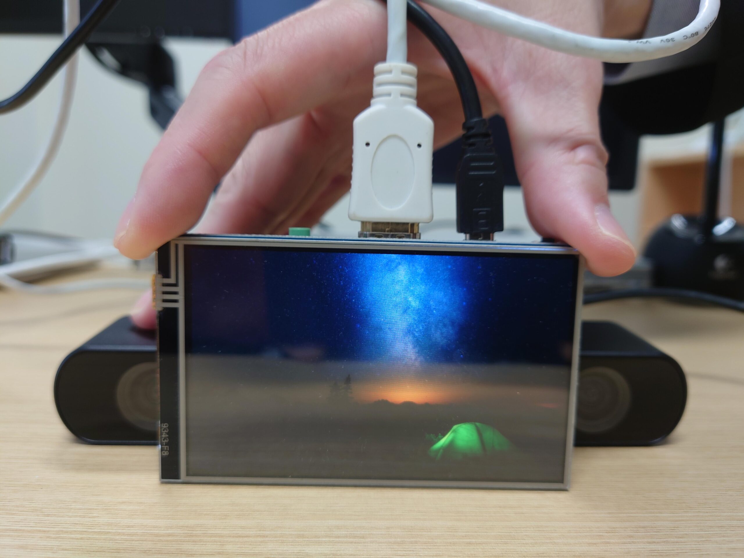 画面中央に生成された”仮想カメラ”で、視線が合わない違和感を解消。円滑なコミュ二ケーションを可能にする革新的なWeb会議システムを発明。–金沢工業大学　メディア情報学科 坂知樹助教