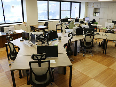 金沢大学事務室がフリーアドレスに — 国立大学法人では初の試み、働き方改革と感染症対策の実現へ