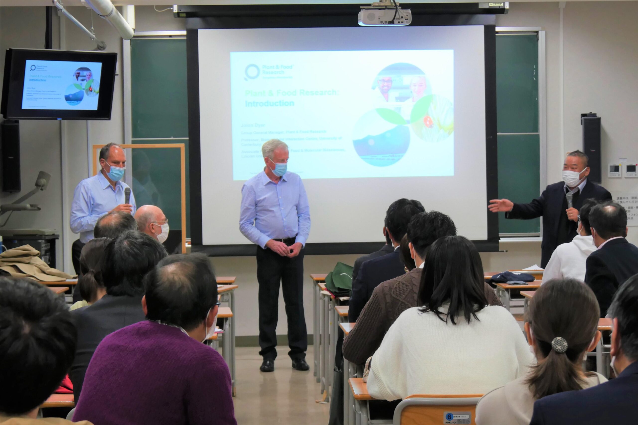 弘前大学にニュージーランドの研究者らが学生・研究者交流のため来訪 — 特別講演会や農場の見学などで交流