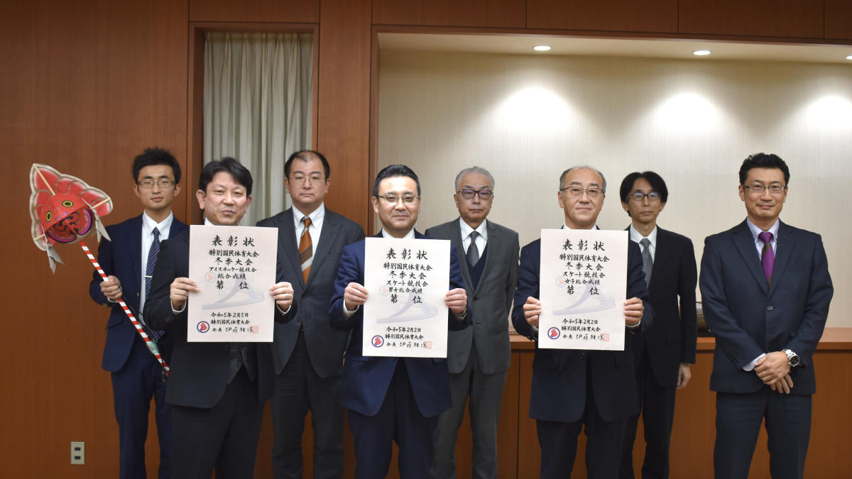 弘前大学の教員などによる「りんご／さくら和紙研究会」が提供した「りんご剪定枝和紙」を八戸冬季国体の表彰状に使用 — 「オール青森」のご当地和紙で国体を盛り上げる