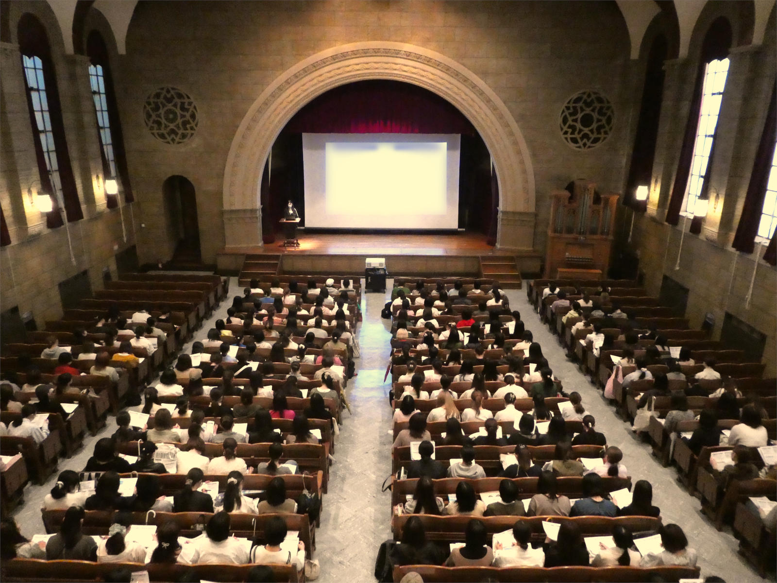 神戸女学院大学が「2023年有名企業400社実就職率ランキング」において4年連続で西日本の私立女子大学1位に — 関西私立大学では第7位、きめ細やかな就職支援体制の成果