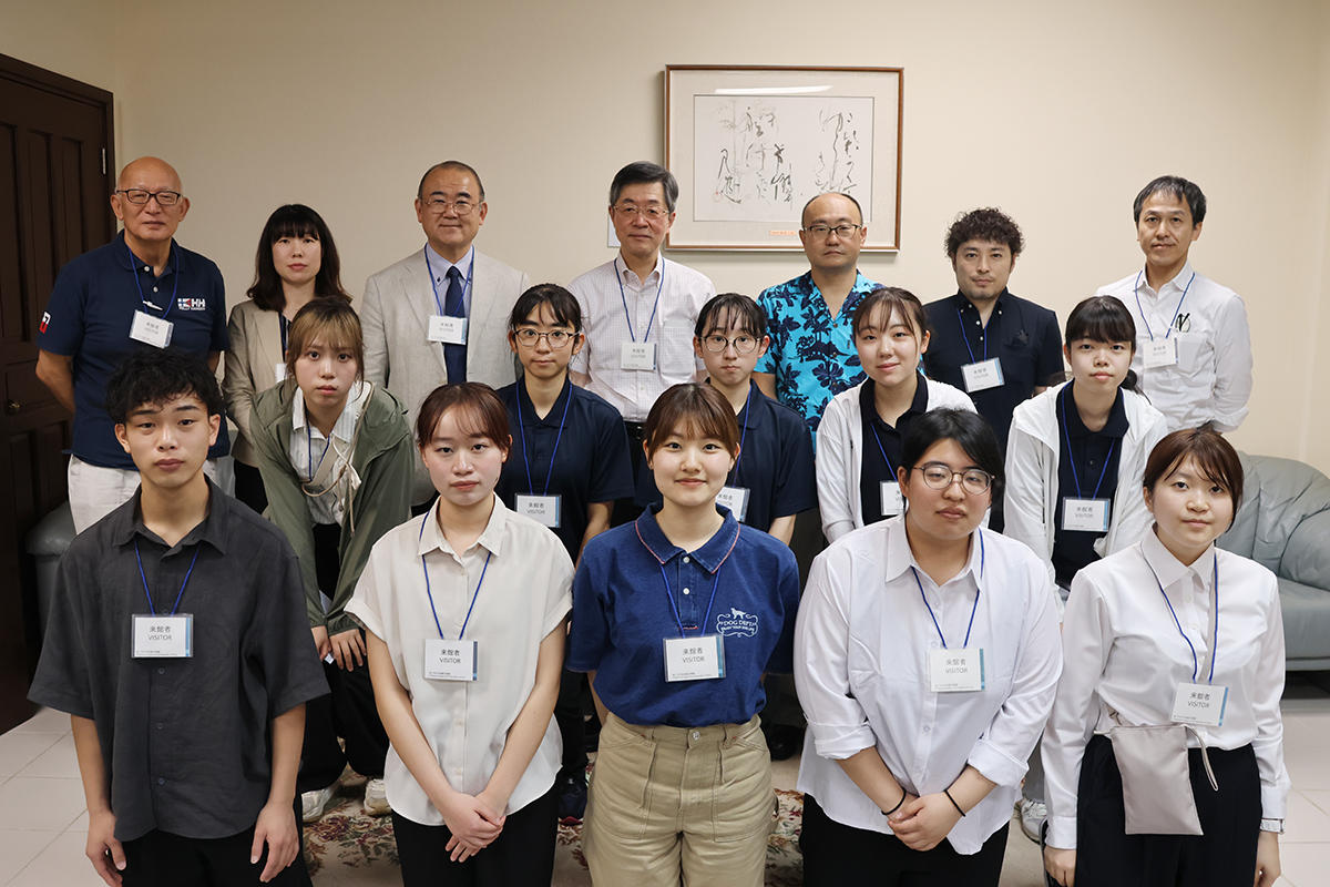 弘前大学の学生・役員・教職員らがパラオ共和国を訪問 ― 創立80周年記念先行事業、太平洋戦争の激戦地となった同国で平和の大切さを学ぶ