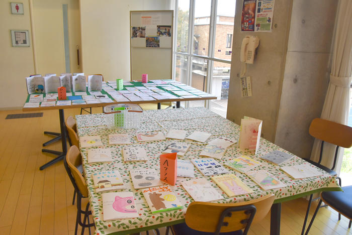 【京都橘大学】「教育の実践にふれる」絵本製作と読み聞かせ ～学生が作るオリジナル絵本展を開催～