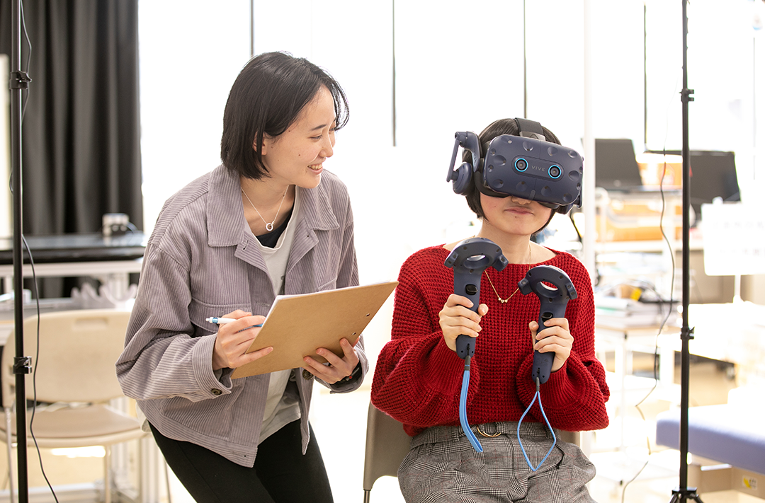 東京家政大学健康科学部リハビリテーション学科の磯直樹准教授と鈴木誠教授によるVRを用いた「リハビリテーションシステム」に関する技術が特許を取得