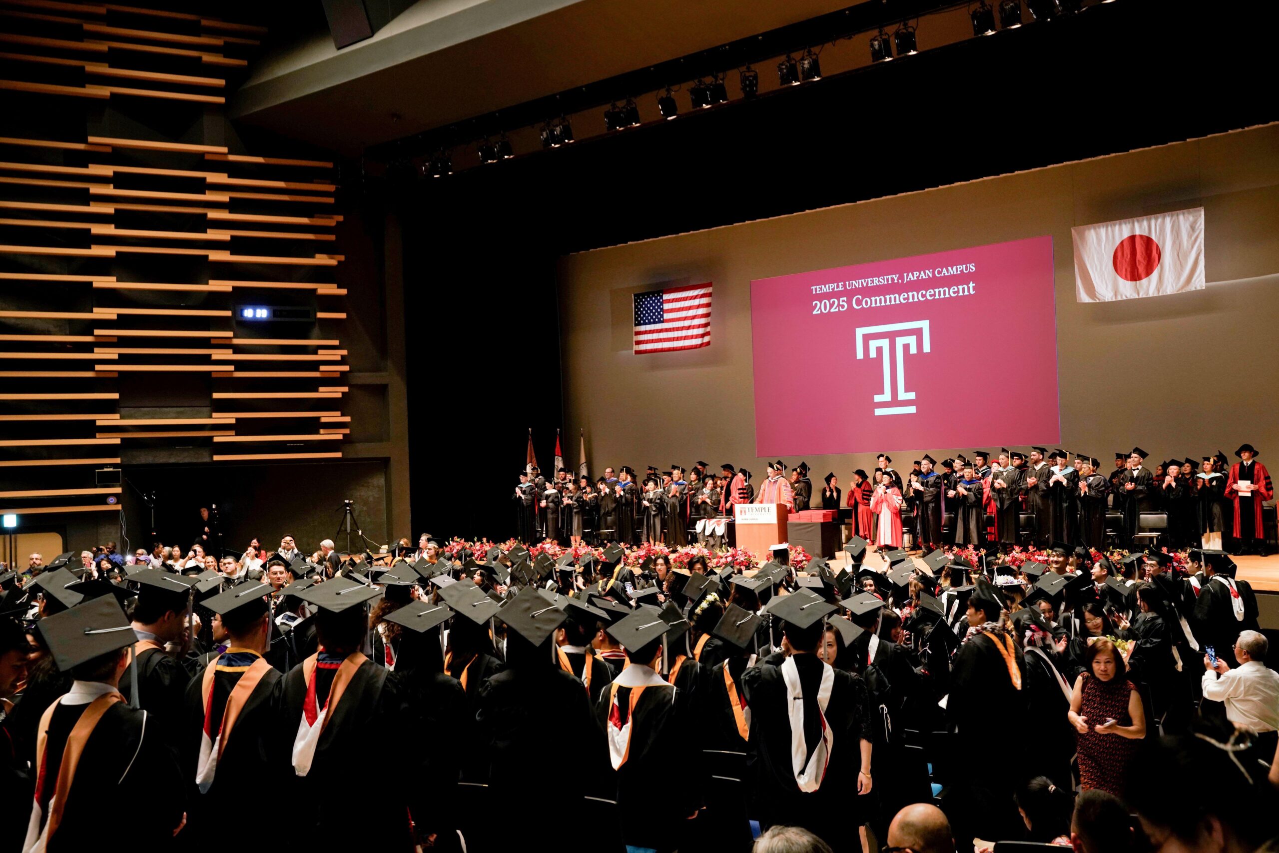 テンプル大学ジャパンキャンパス、2025年度卒業式を挙行、多彩な門出を祝福