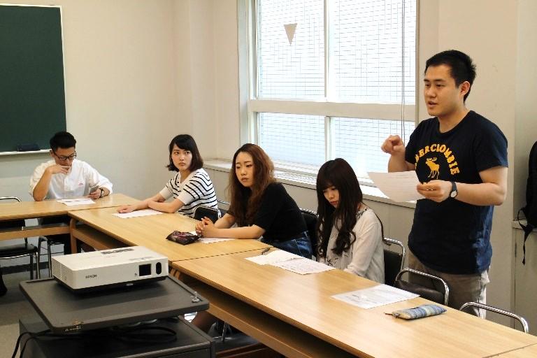 ◆学生に問う！「実家の家業、継ぎますか？」 — 実践的事業承継ゼミ ◆ ～『次世代の後継者のための経営学』を開講～ 【開講曜限】春学期金曜4時限 （4月6日～7月20日、14：40～16：10　※5月4日を除く）