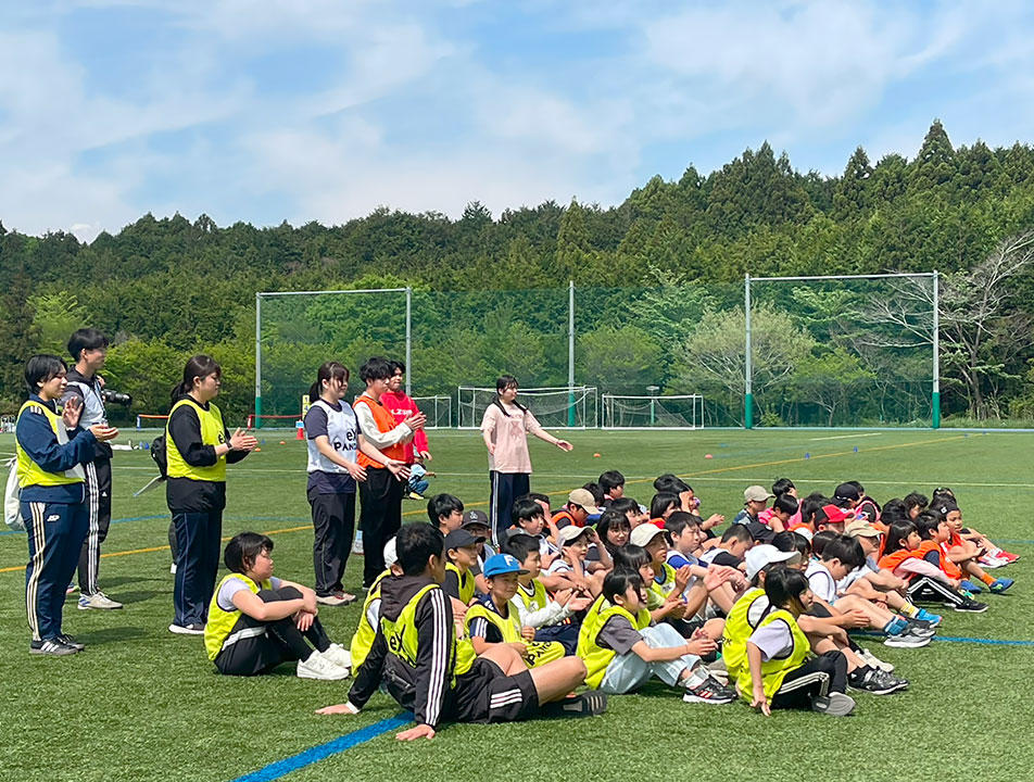 江戸川大学こどもコミュニケーション学科の学生が小学生向けの宿泊型スポーツ体験イベント「exPANDA」でボランティア