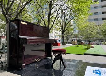 明大生による「ストリートピアノ×コーヒーカフェ」イベント 明治大学駿河台キャンパスで開催中！11月28日（金）まで