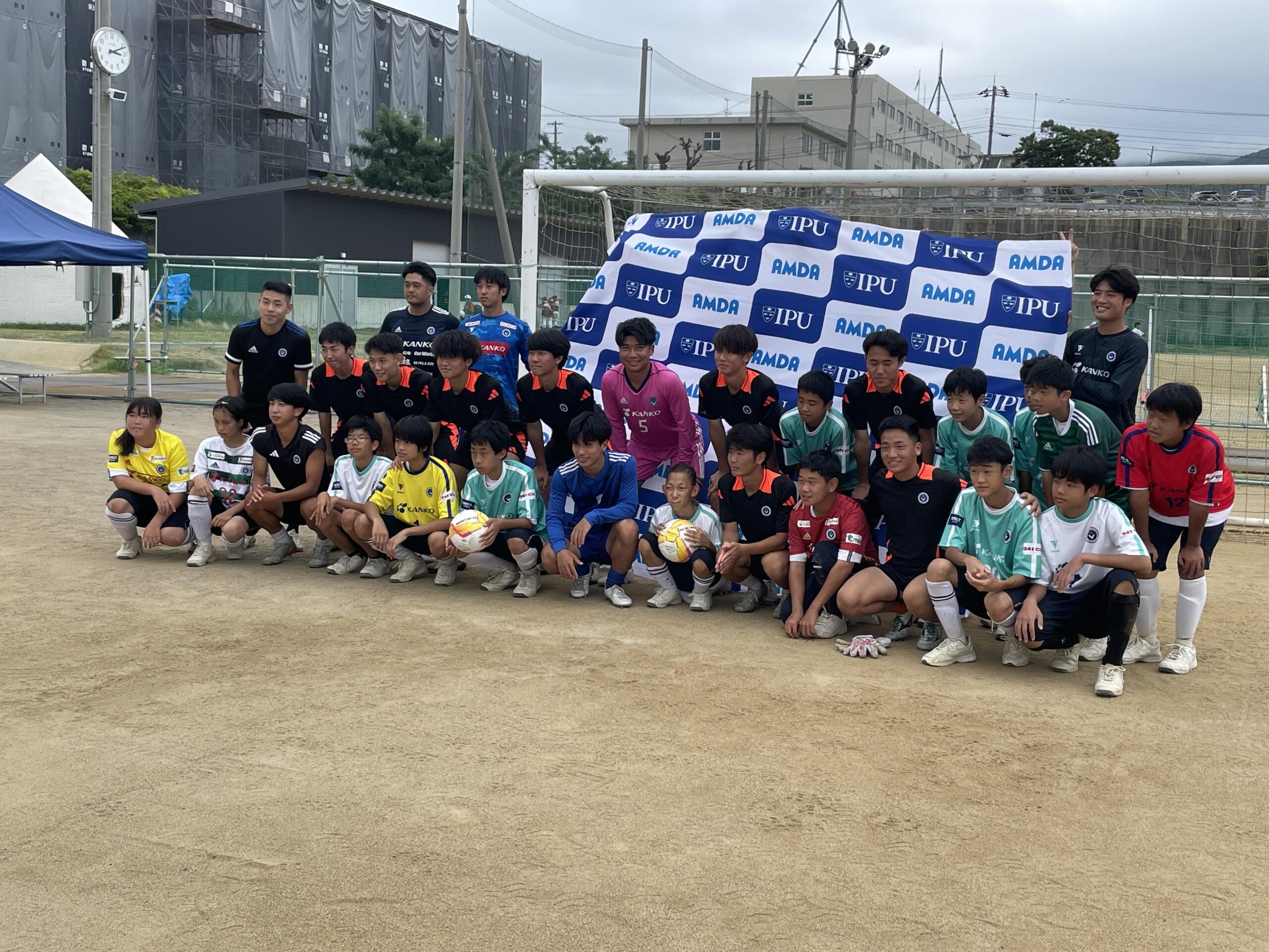 【IPU・環太平洋大学】サッカーでつなぐ笑顔！　AMDAと連携し、能登半島地震被災地の輪島中学校で学生らが復興支援活動