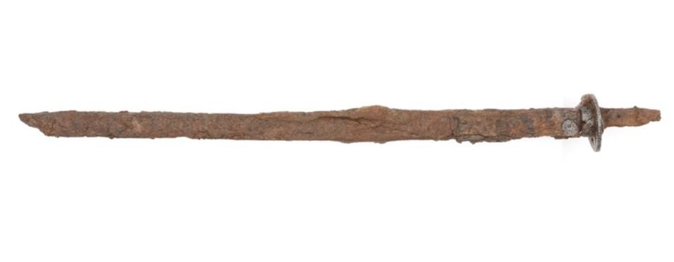 【愛知大学】寺西一号墳出土の銀象嵌装大刀（ぎんぞうがんそうたち）について — 刀身自体に龍文が施されたものは全国で4例目