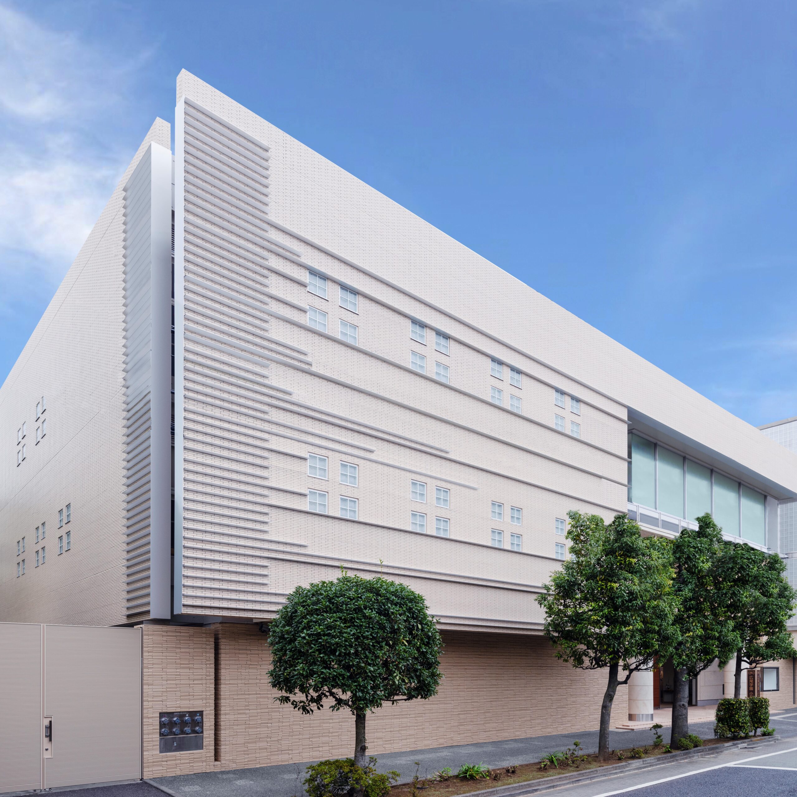 広尾学園小石川中学校と公益財団法人東洋文庫との博学連携教育 — 英語で学ぶ日本文化「狂言ワークショップ」を開催 — 和泉流 狂言師 三宅藤九郎