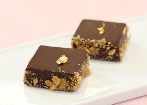 宮崎県特産品使用のスイーツ開発を同県内の高校生たちに解説 — 大手前大学