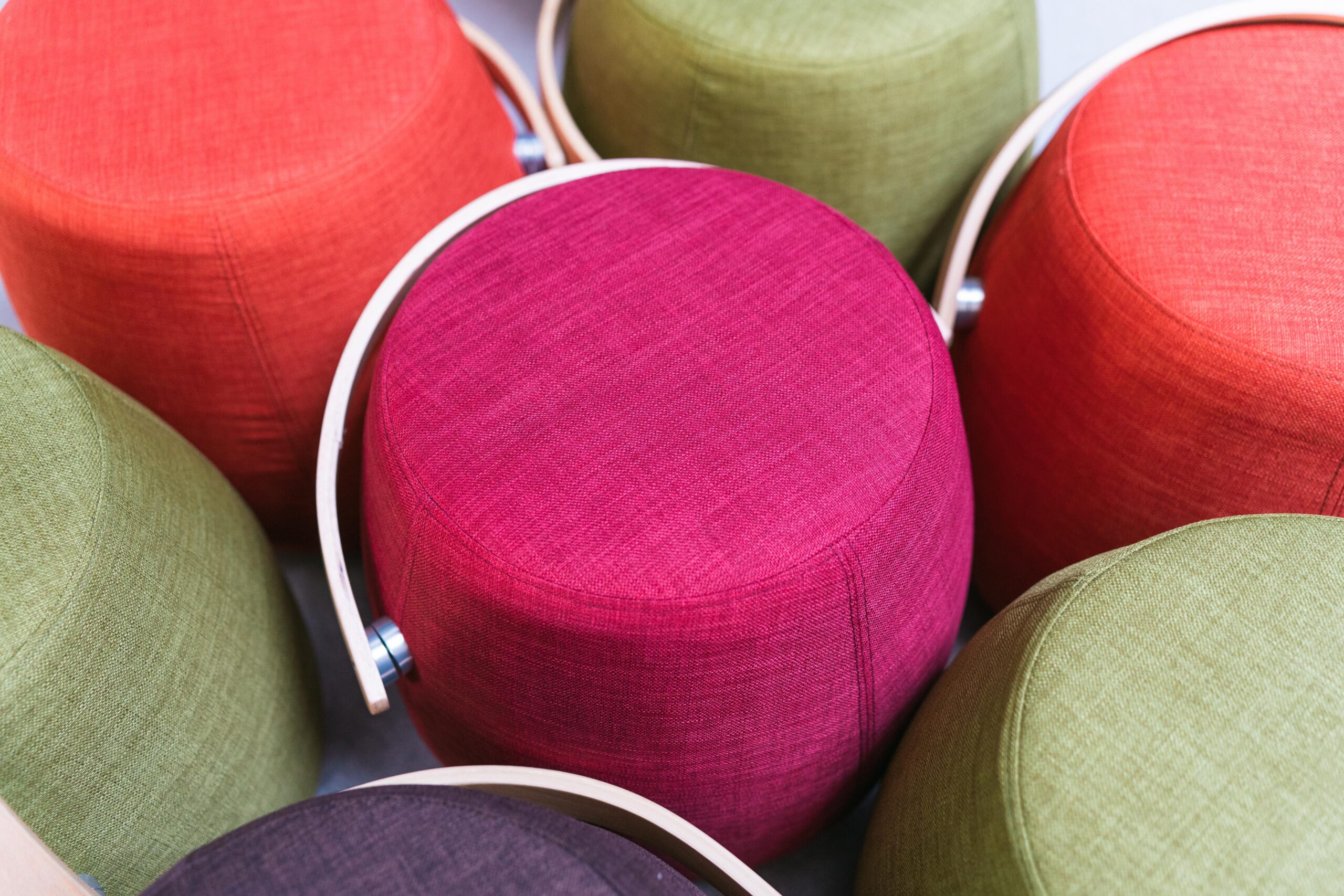 武庫川女子大学は魅力的な椅子がいっぱい！キャンパスの椅子に特化したInstagram投稿「＃イスタグラム」を発信中