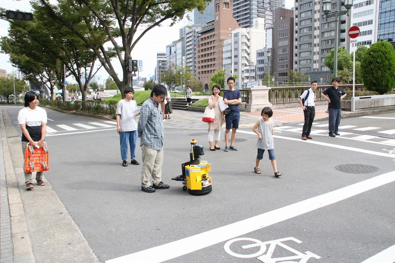 移動ロボットの屋外自動走行実験「中之島チャレンジ」を企画・実施 — 大阪工業大学