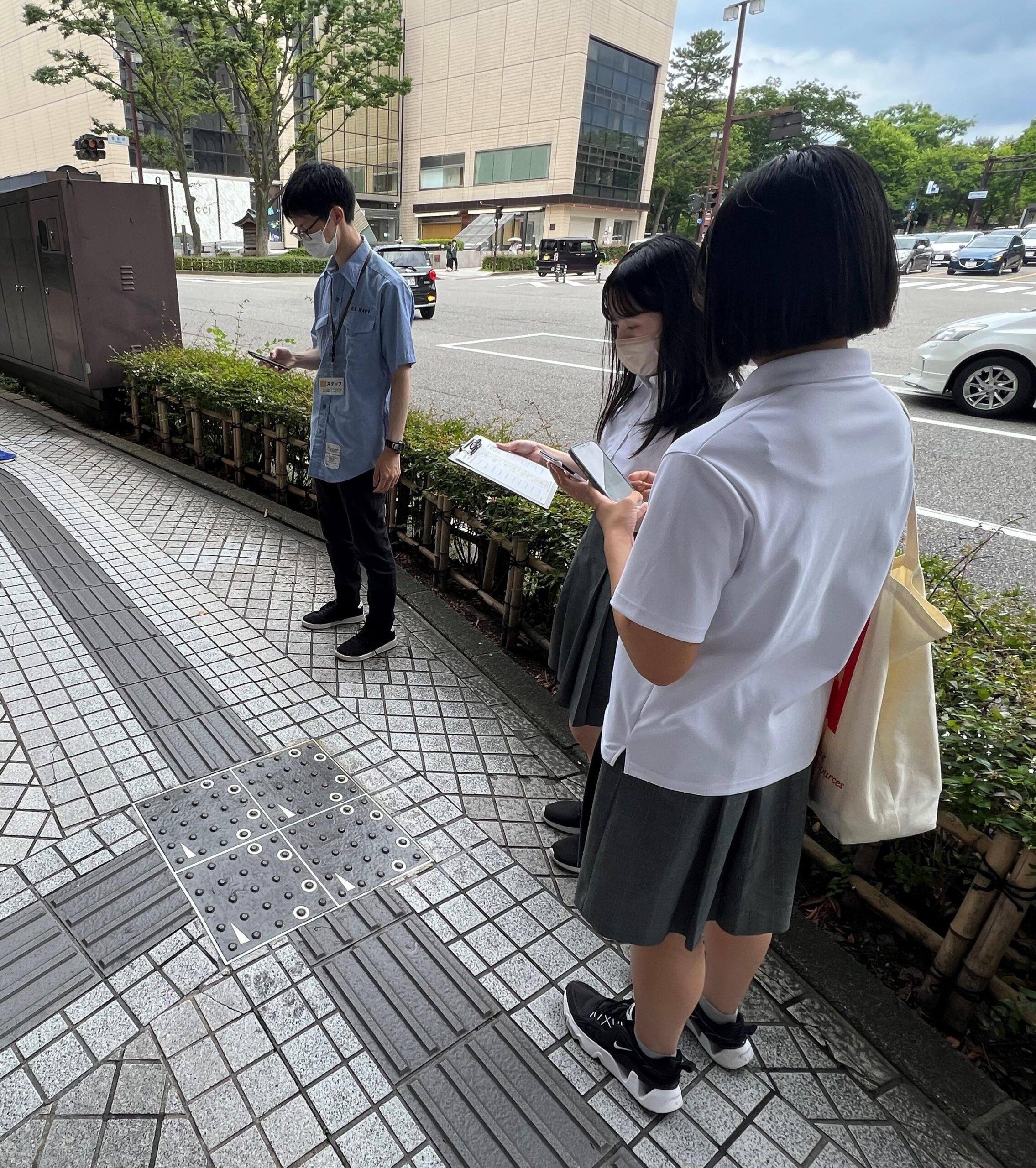 松井くにお研究室が開発した「コード化点字ブロック」がグッドデザイン賞受賞–金沢工業大学