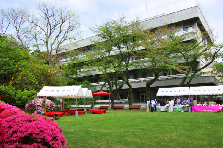 清泉女子大学が4月20日にガーデンパーティーを開催 ― クラブ団体によるステージ発表や鹿児島の新茶を楽しめる「百円茶屋」などで新入生を歓迎