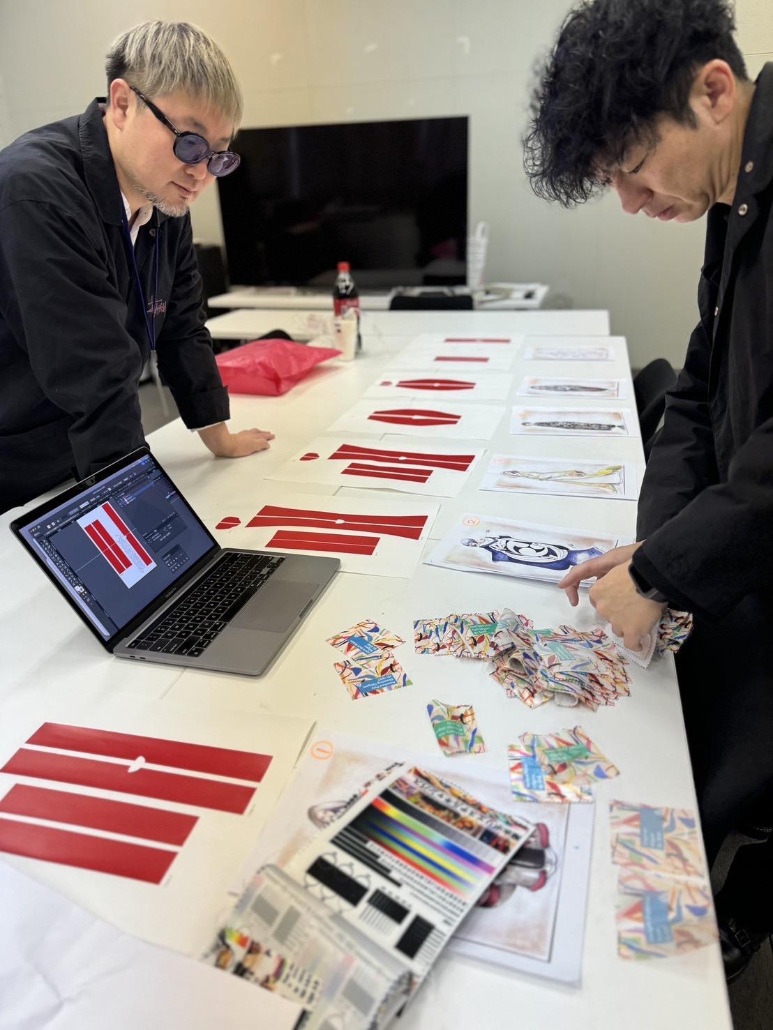 崇城大学の甲野善一郎教授と3年生の倉橋功さんがデザイン学科から初のパリコレ参加 ― 株式会社ラブリントンに協力、提供写真がモード系和装となりランウェイへ