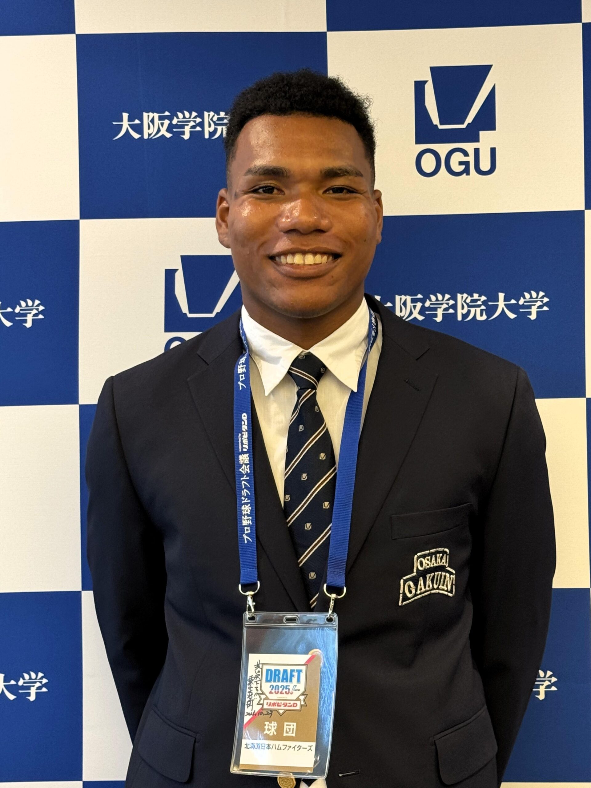 北海道日本ハムファイターズから指名された大阪学院大学硬式野球部エドポロ ケイン選手に球団が指名挨拶