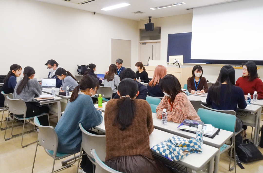 東京家政大学の学生らがマリンフーズ株式会社とコラボし海鮮総菜「+IPPIN」の新商品を開発