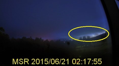 国内初となる夜光雲の観測に成功 — 駒澤大学の坂野井和代准教授（総合教育研究部自然科学部門）が所属する研究グループが6月21日に撮影