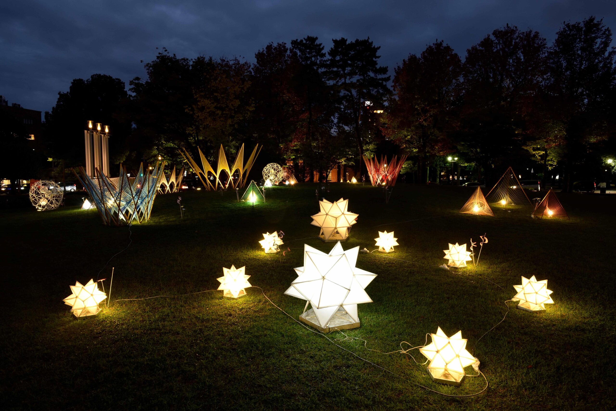 金澤月見光路2023 「あかりオブジェ」と「メディアテクノロジー」の融合 — リアル会場とバーチャル会場　空間を超えて体験を共有