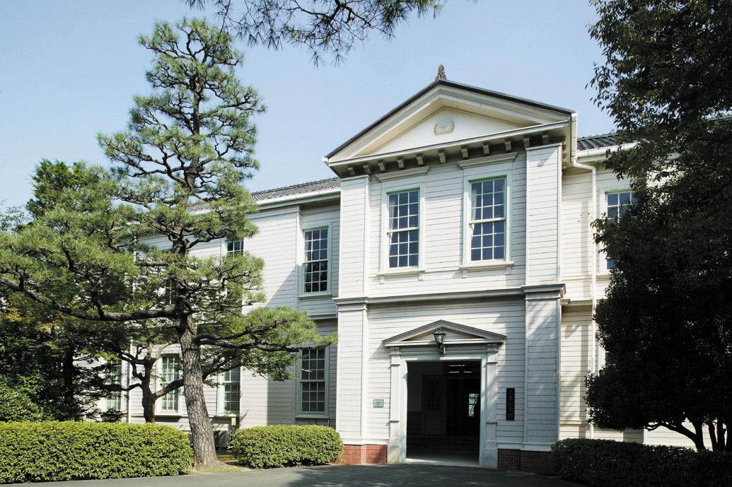 登録有形文化財に指定された愛知大学記念館 — 東亜同文書院大学記念センターには孫文にまつわる国内随一の史料館も