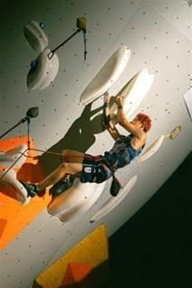 日本代表・吉田智音選手が銀メダル獲得 ～ＩＦＳＣクライミンググランドファイナルズ福岡２０２５～ — 摂南大学