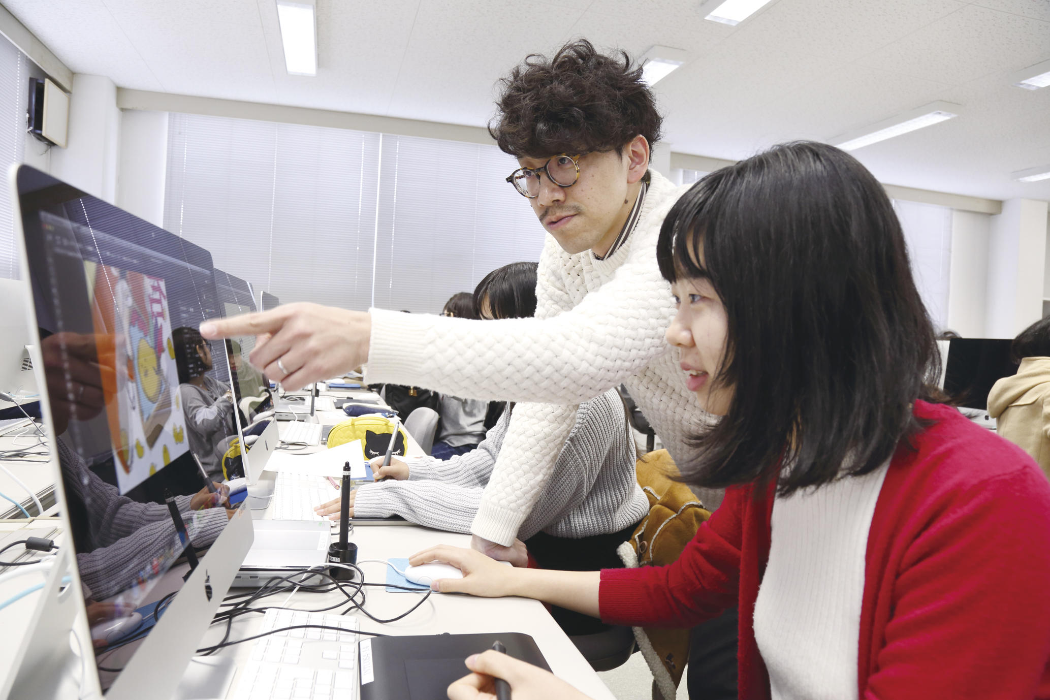 アニメーション制作を学ぶ中学生に和田淳准教授が魅力を紹介 — 大手前大学