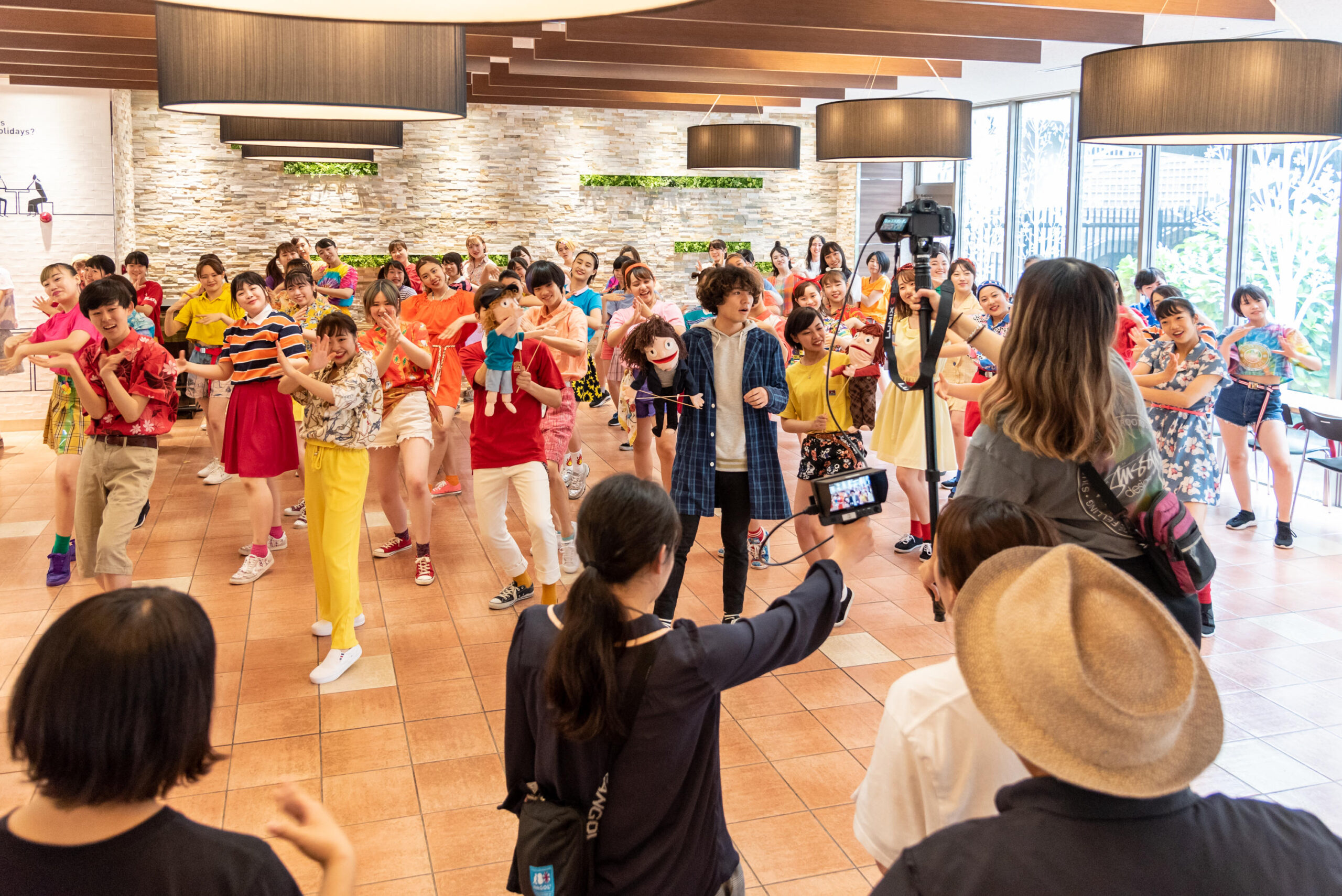 学生がゼロからミュージック・ビデオ（MV）を制作 — 桜美林大学・日本コロムビア 産学連携プロジェクト事業