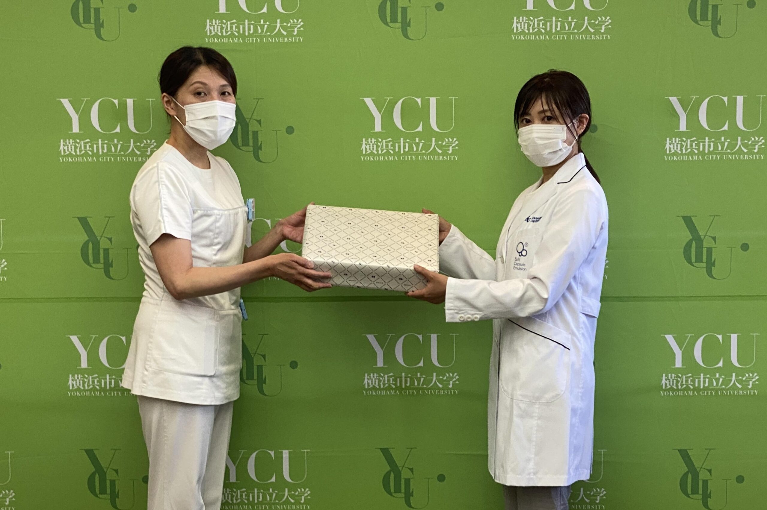 コロナ禍の最前線で働く医療従事者へ感謝と敬意を込めて — 神奈川大学が横浜市立大学附属２病院に無香料ハンドクリーム等を寄贈