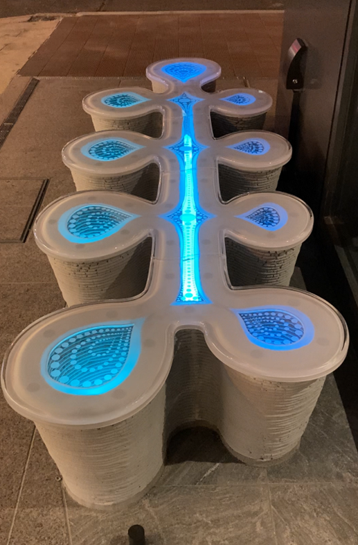 【3Dプリンティング×カーボンニュートラル×メディアアートの複合プロジェクト】海の生命感を宿した環境コンシャスな光るベンチ「すいこんぶ」。札幌4丁目プレイスに設置－金沢工業大学