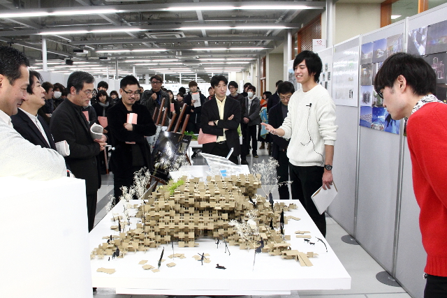 卒業研究の発表審査会を公開 — 金沢工業大学が「平成27年度プロジェクトデザインIII公開発表審査会」を開催