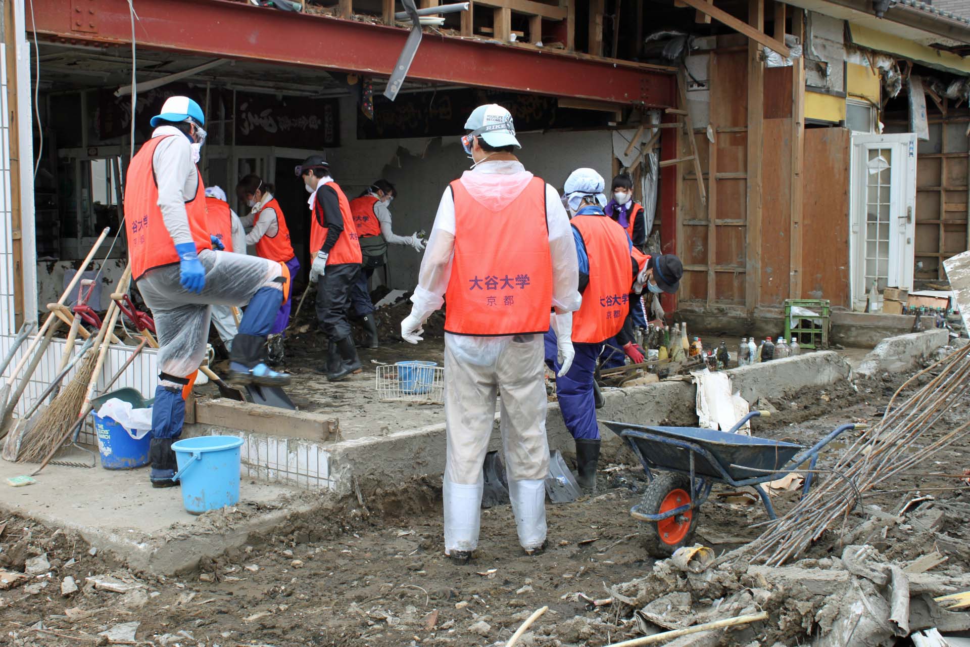 大谷大学TAT（Tomoni Ayumi Tai ／ Transcending All Together）東日本大震災復興支援　教職員有志ボランティア活動 — 1月29日（金）第19便が出発