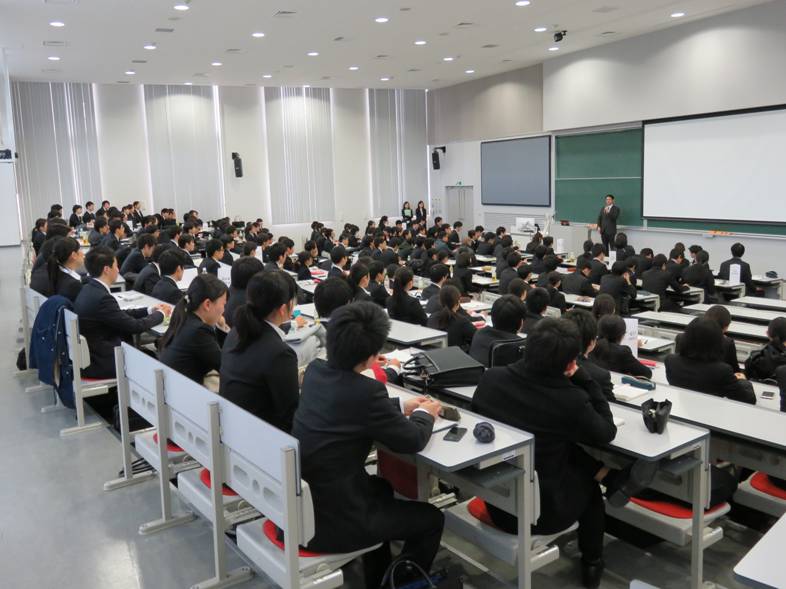 働くことについてとことん考え抜く — 立命館大学経済学部が独自で就活応援企画を開催