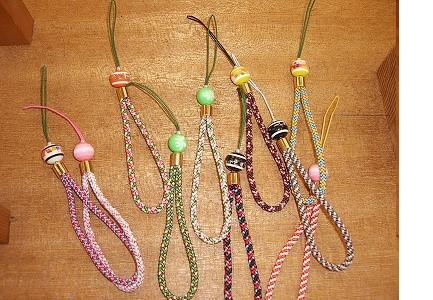 佛教大学生が伝統文化の認知度向上＆世代間交流を目指して『あなただけの京くみひもストラップづくり』を開催！京くみひもで人と人の縁を結びます