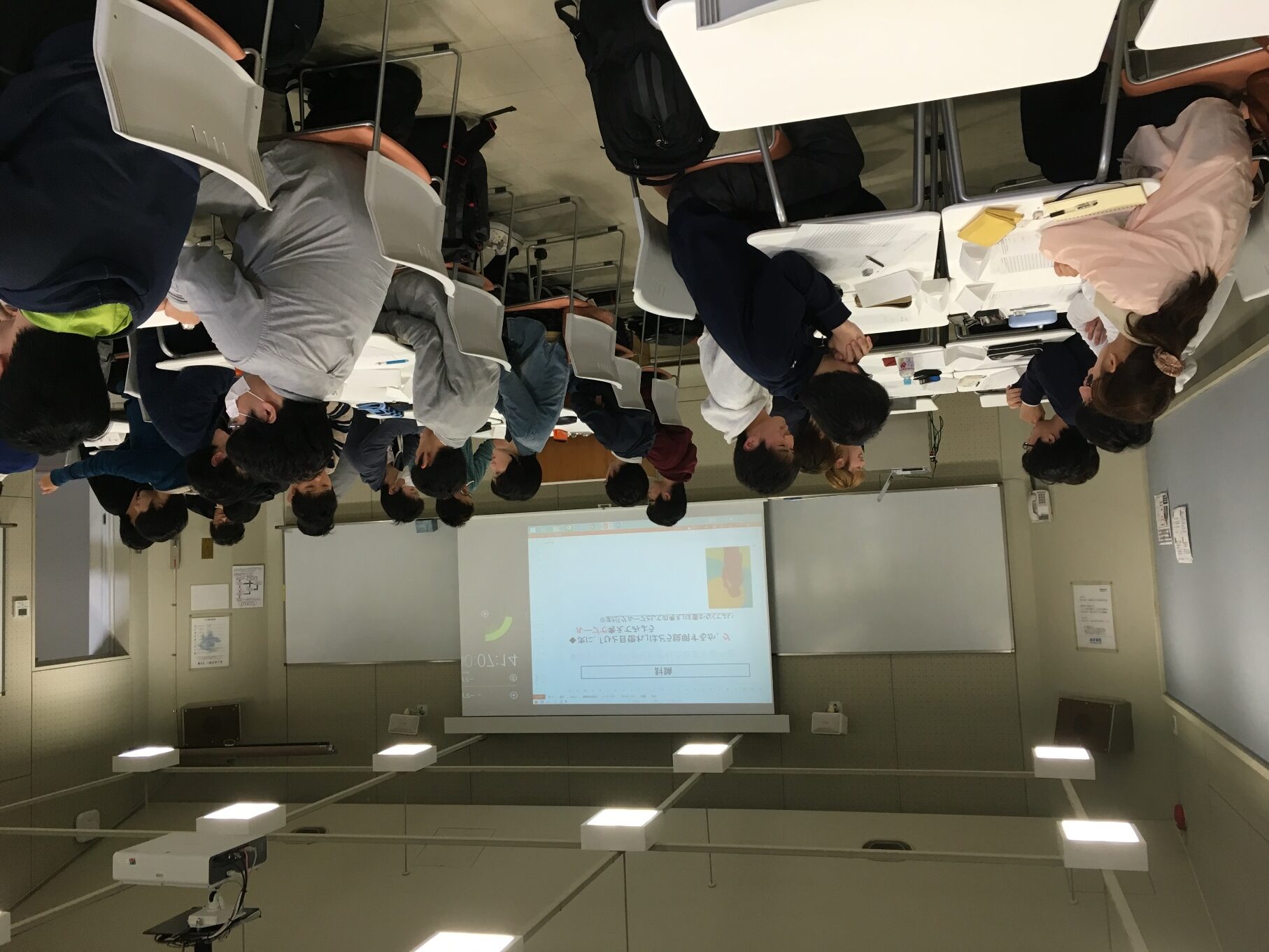 金沢工業大学が「世代を越えた共創教育」を2016年度から開始 — 学外の社会人が授業に参画して学生とディスカッション