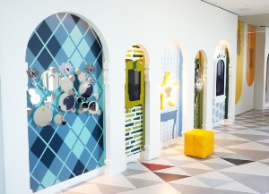 明治大学総合数理学部の福地健太郎准教授が新・サンシャイン60の展示に技術協力 — “透明人間ミラー”などを提供