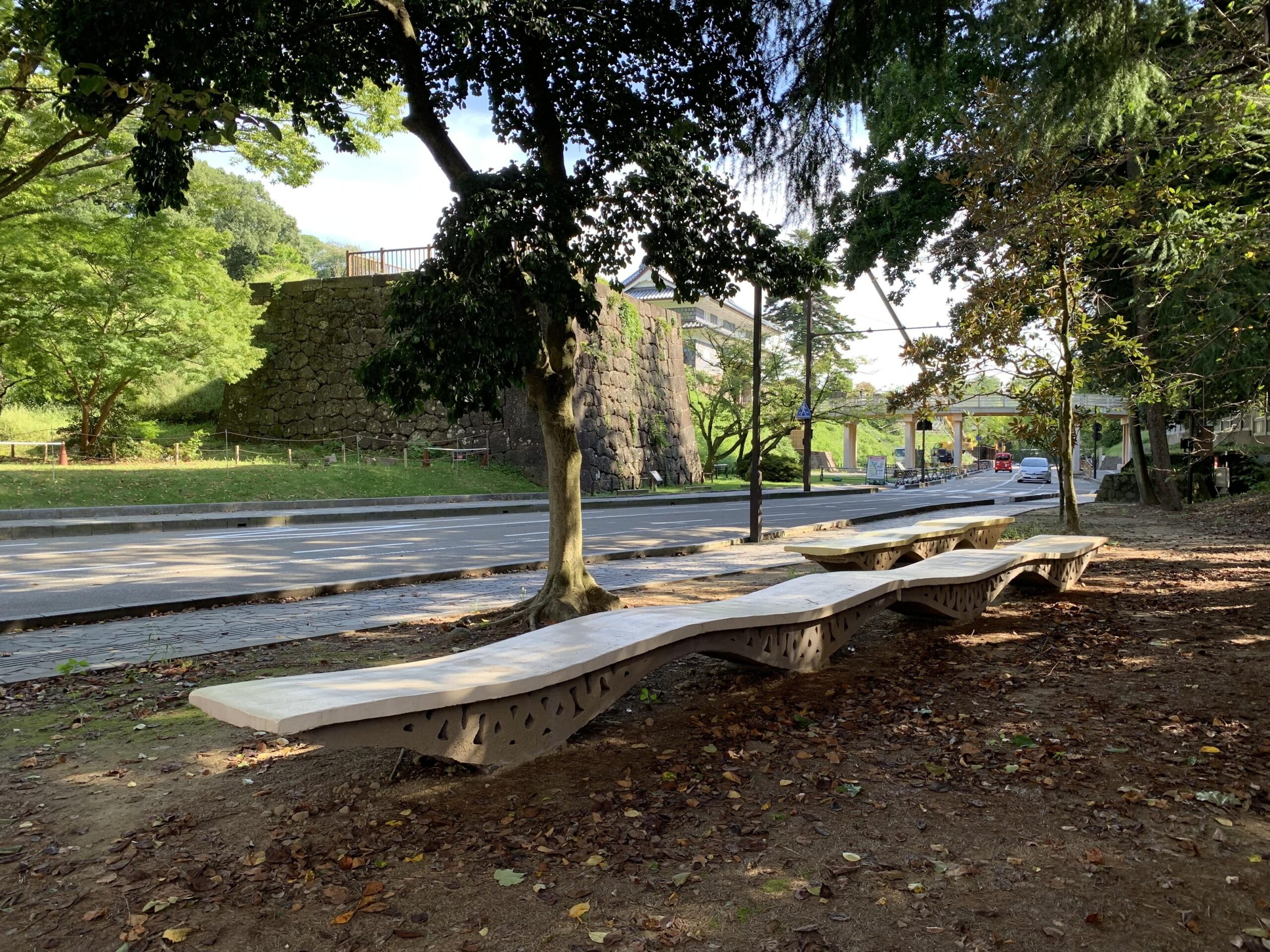 産学連携で研究開発し、設置した「友禅流しのベンチ」が第47回金沢都市美文化賞を受賞。表彰式は2月19日（水）15時から金沢美術工芸大学にて