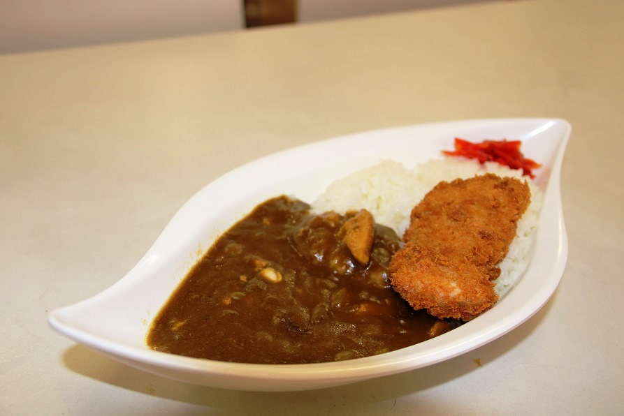 摂南大学の学食で気仙沼市特産のメカジキを使った「メカカレー」を期間限定販売 — メカジキで震災復興推進