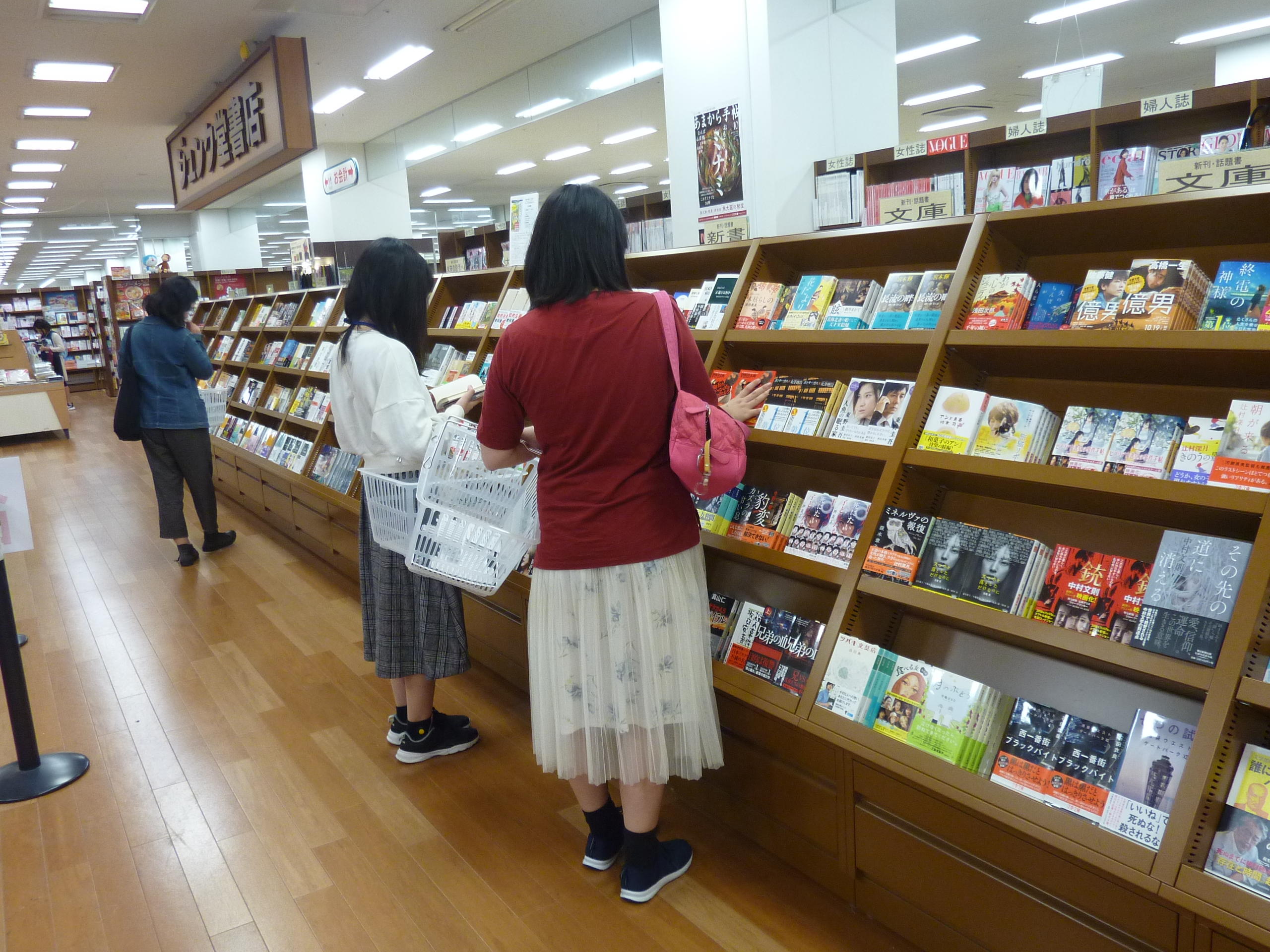 図書館に置く本を学生の目線で選定　第21回 学生選書ツアーをジュンク堂書店で開催
