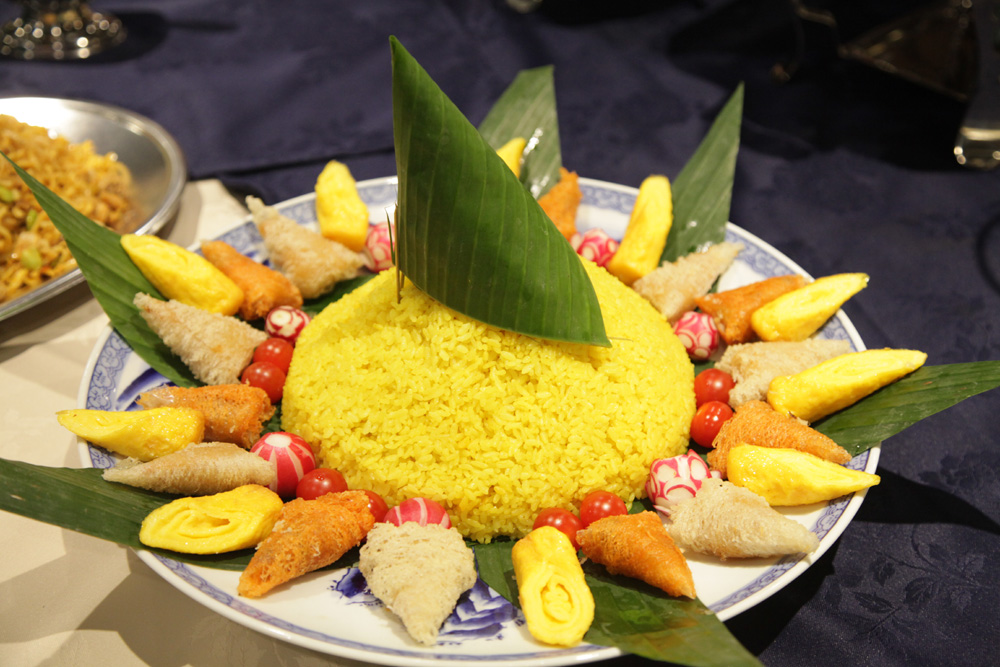 神田外語大学の学生食堂「食神」が6月18日・25日、7月2日にラマダンにおいて日没後に初めてとなる食事「イフタール」食事会を開催 — イフタールについての講話も実施予定