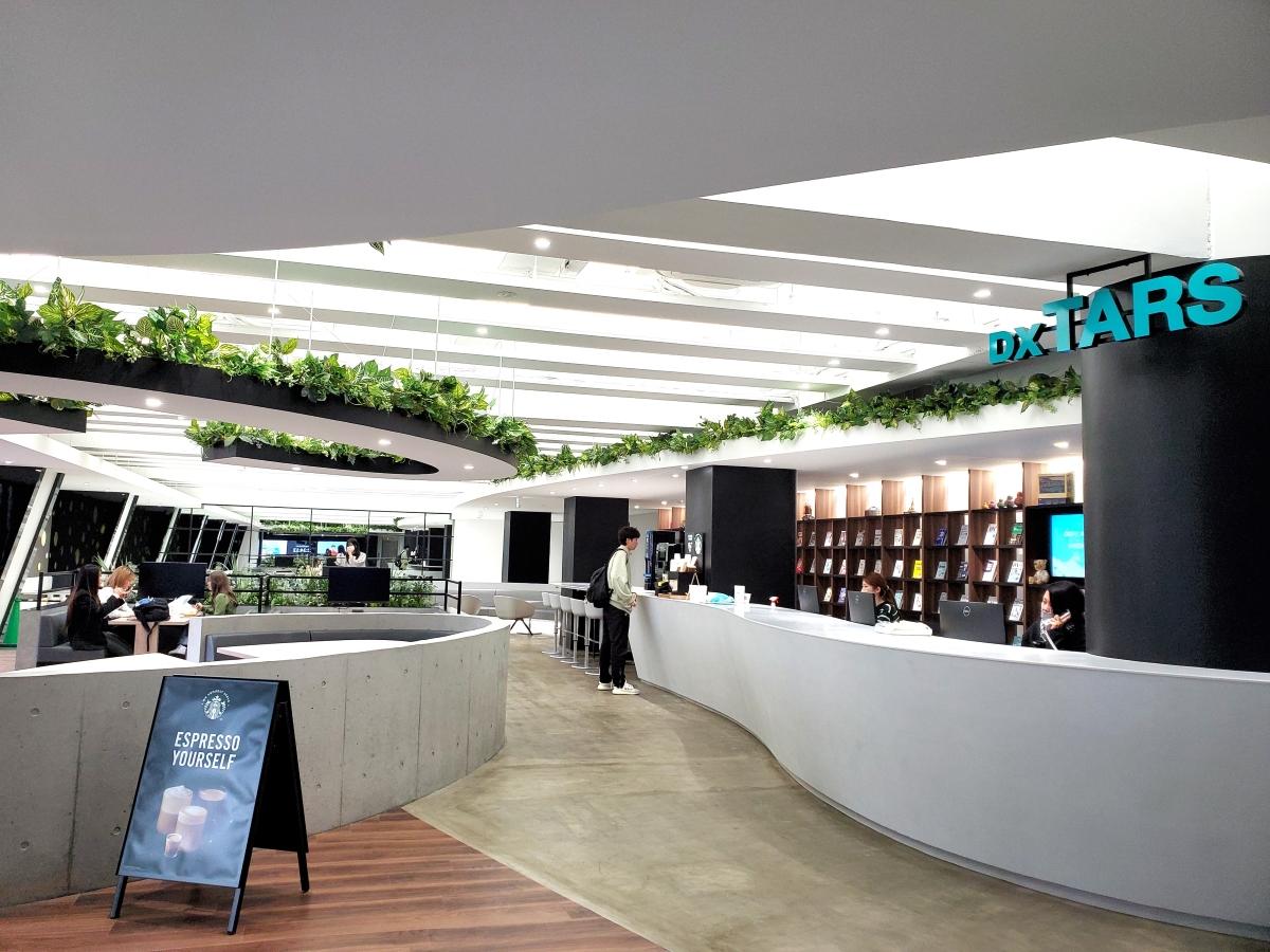 大阪経済法科大学に新施設がオープン ― 最先端のICT設備でDX教育を推進