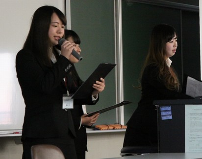 武蔵大学が7月9日に企業のCSR報告書作成を課題とした「三学部横断型ゼミナール・プロジェクト」の最終報告会を開催