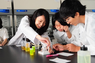 「大学って楽しい！おもしろい！」 — 関東学院大学が最先端の研究成果を活用した体験学習教室を開催～夏休みの子どもたちの学習を支援