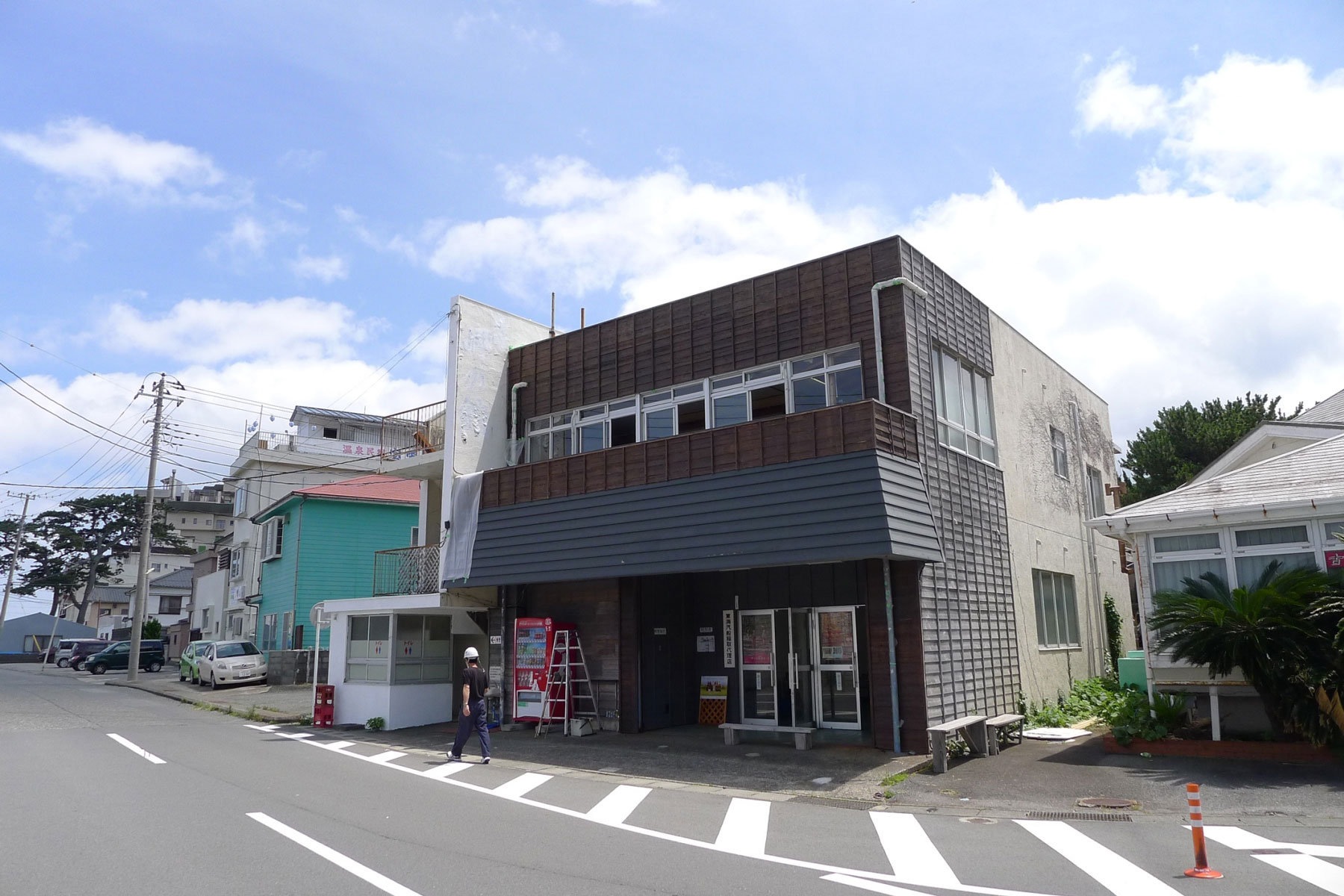 芝浦工業大学の学生が静岡の船チケット売り場改修に向けて作業進行中 — 地域住民とワークショップを開催