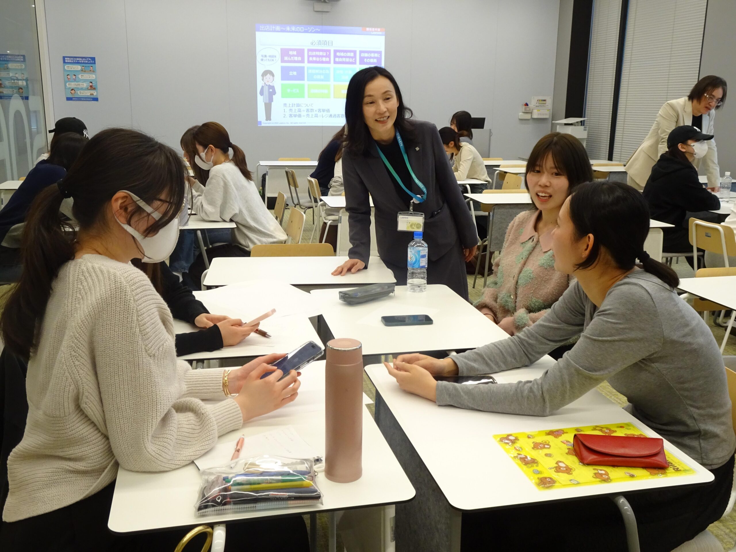 武庫川女子大学の産学連携プロジェクト「ローソンプロジェクト」がスタート。2050年の未来社会の課題を解決し、地域創生を目指すコンビニエンスストアの構想を高大連携で進めます。