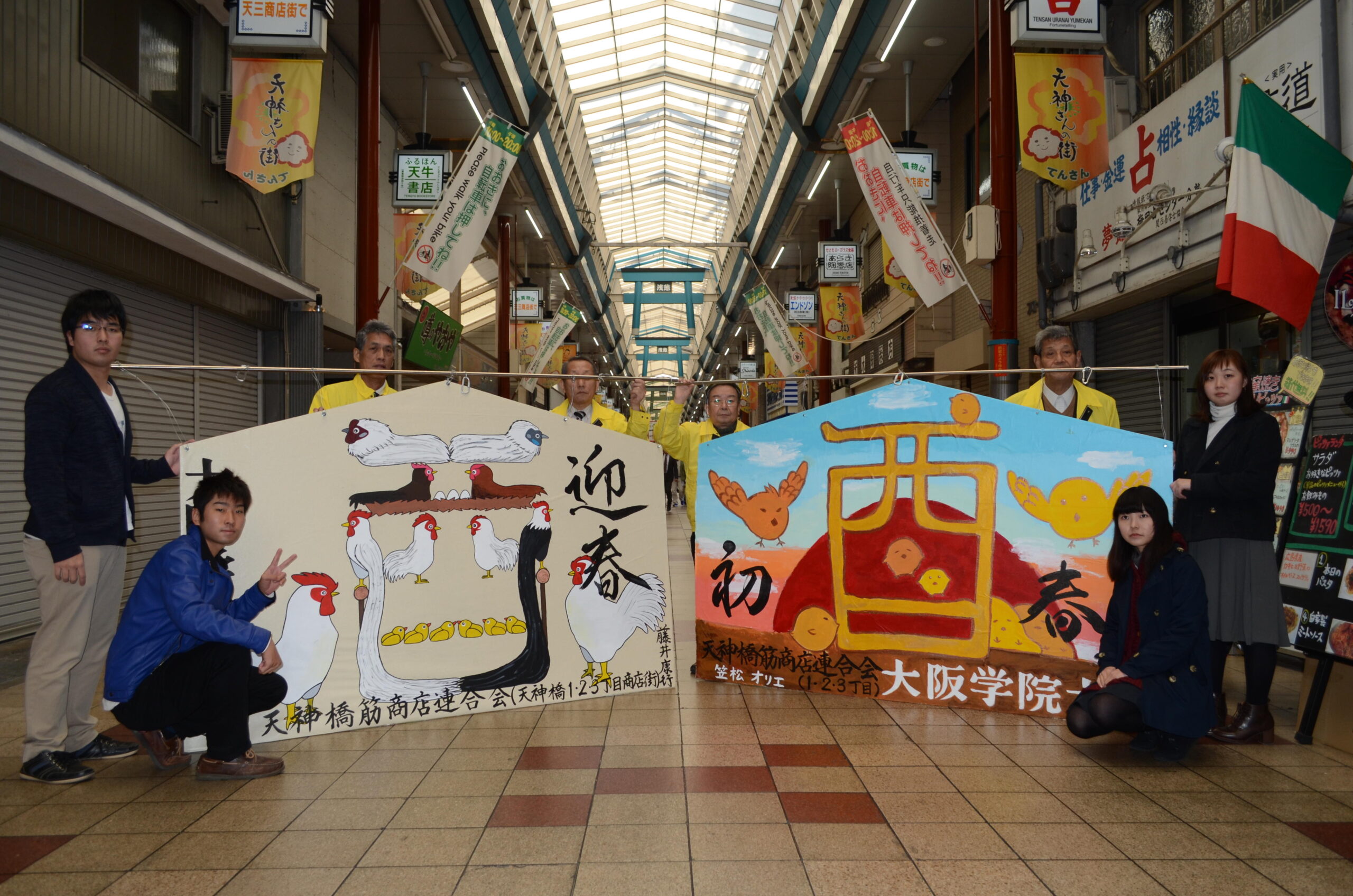 学生制作の巨大絵馬(縦1.5m×横2.2m)を天神橋筋商店街に設置！ — 大阪学院大学