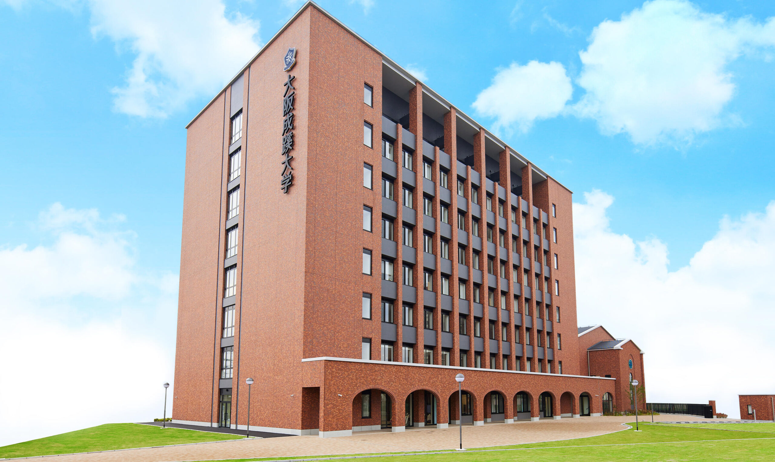 【大阪成蹊大学】「AI・データサイエンス教育プログラム」が文部科学省「数理・データサイエンス・AI教育プログラム（リテラシーレベル）」に認定！–生成AIとの向き合い方など、今求められるデータリテラシーを全学部生が学ぶ —