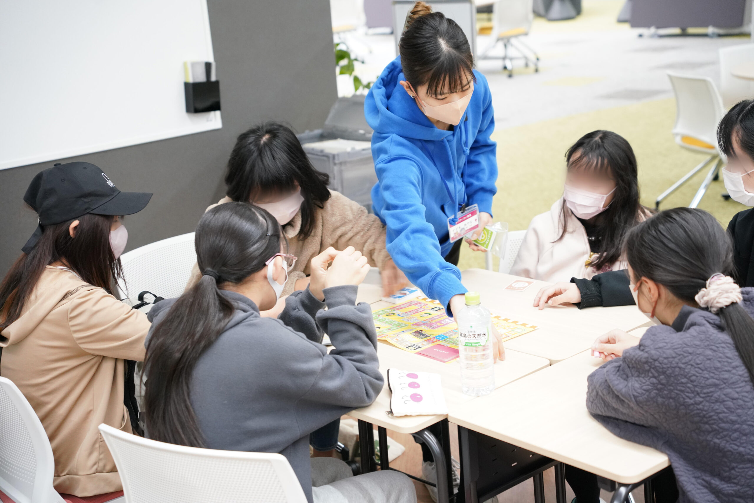 大阪経済大学　小学生と保護者を悩ませる夏休みの宿題を、大学生のお兄さん・お姉さんが応援！だいけいだい教室「夏休みの自由研究教室」開催