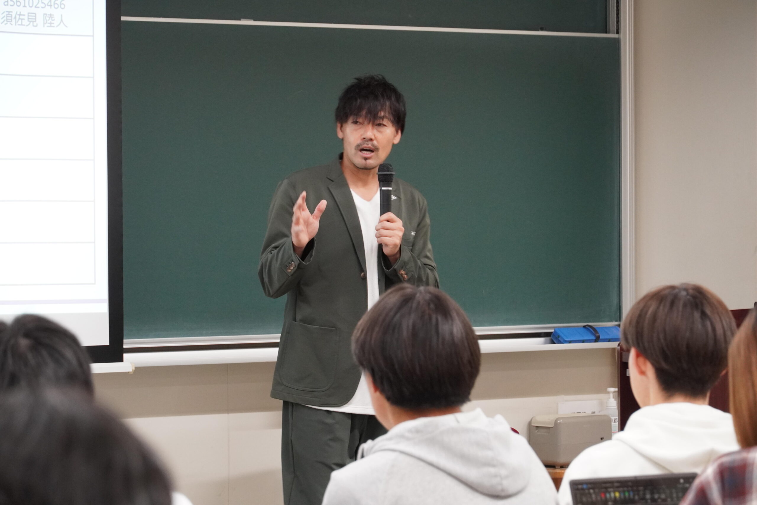 【京都橘大学】山科区大宅出身の元プロサッカー選手・京都橘大学客員教授の松井大輔氏と「Fリーグの地域密着・社会的支援の獲得」を考える ― 学生による最終提案会を開催